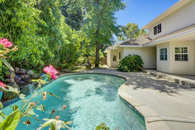 5 Latham Ln, Sacramento, CA 95864