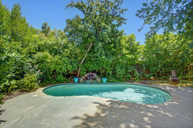 5 Latham Ln, Sacramento, CA 95864