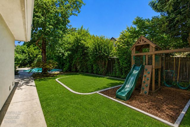5 Latham Ln, Sacramento, CA 95864