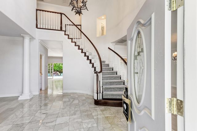 5 Latham Ln, Sacramento, CA 95864