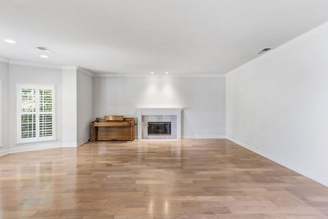 5 Latham Ln, Sacramento, CA 95864