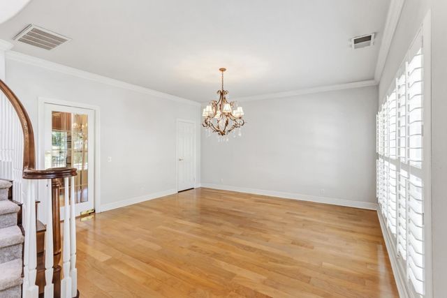 5 Latham Ln, Sacramento, CA 95864