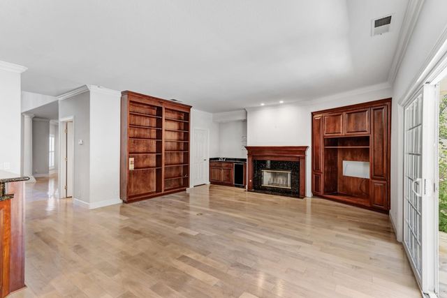 5 Latham Ln, Sacramento, CA 95864
