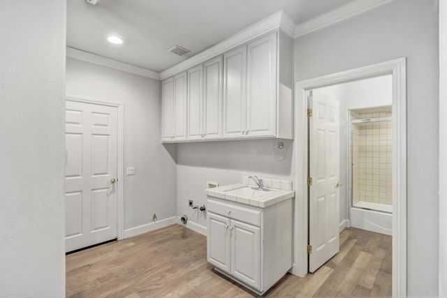 5 Latham Ln, Sacramento, CA 95864