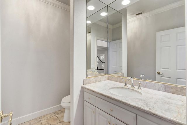5 Latham Ln, Sacramento, CA 95864