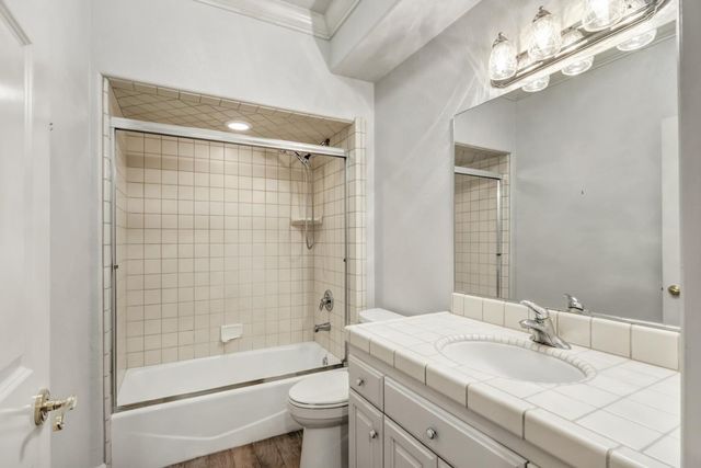 5 Latham Ln, Sacramento, CA 95864