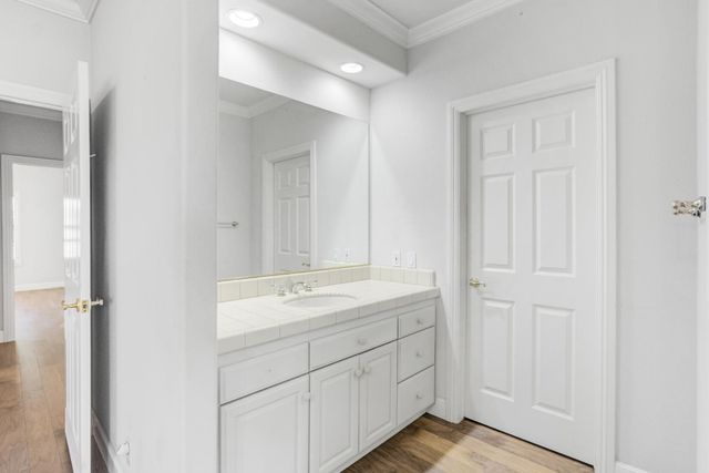 5 Latham Ln, Sacramento, CA 95864