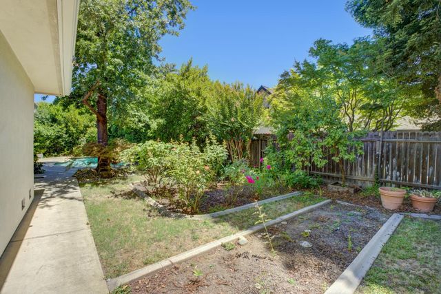 5 Latham Ln, Sacramento, CA 95864