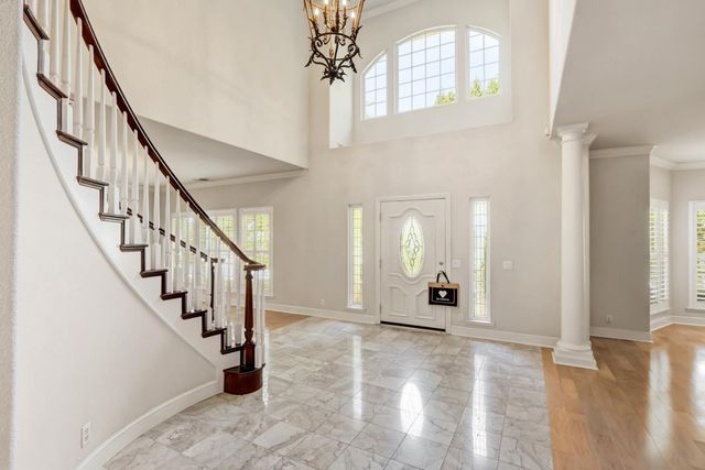 5 Latham Ln, Sacramento, CA 95864