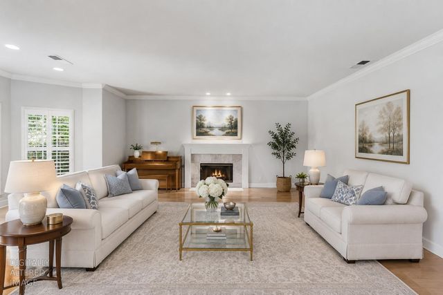 5 Latham Ln, Sacramento, CA 95864