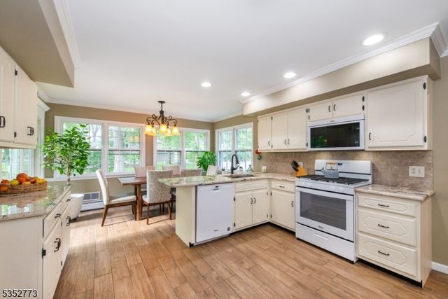 47 Robin Hood Way, Wayne Twp., NJ 07470