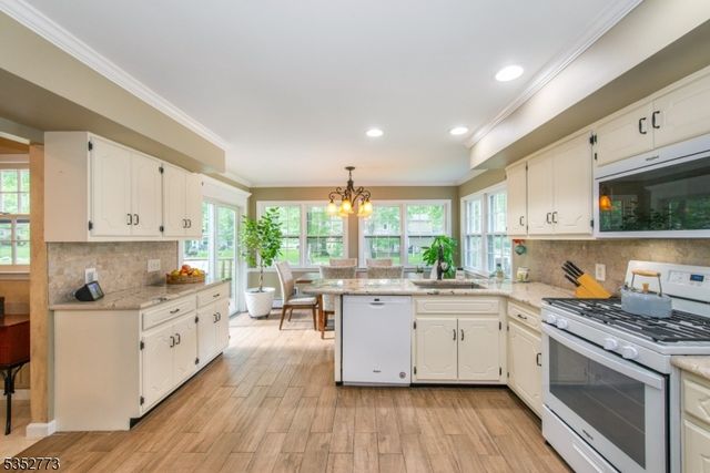 47 Robin Hood Way, Wayne Twp., NJ 07470