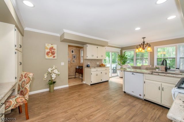 47 Robin Hood Way, Wayne Twp., NJ 07470