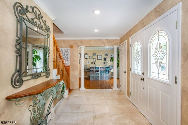 47 Robin Hood Way, Wayne Twp., NJ 07470