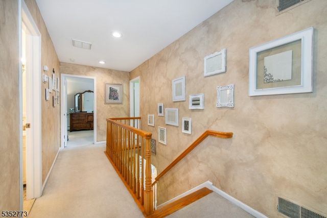 47 Robin Hood Way, Wayne Twp., NJ 07470