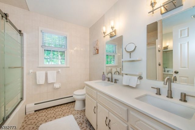 47 Robin Hood Way, Wayne Twp., NJ 07470