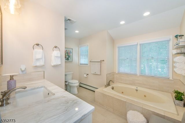47 Robin Hood Way, Wayne Twp., NJ 07470