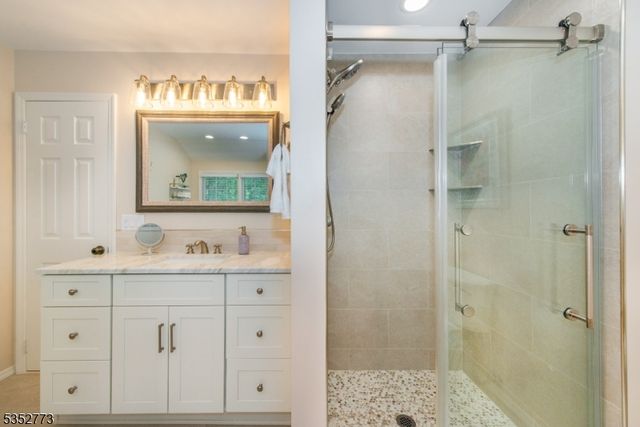 47 Robin Hood Way, Wayne Twp., NJ 07470