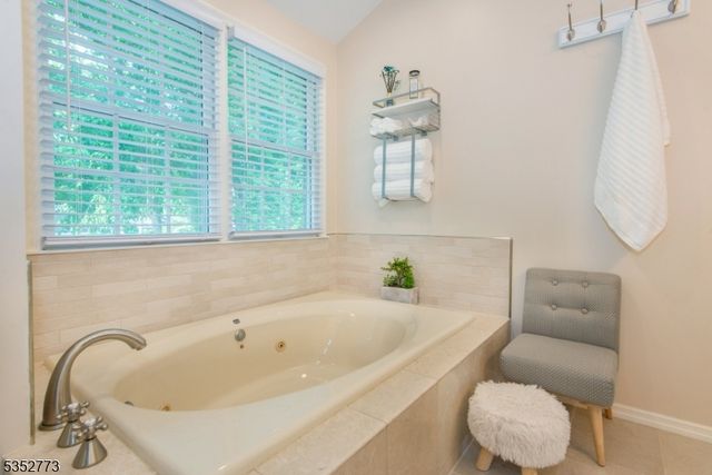 47 Robin Hood Way, Wayne Twp., NJ 07470