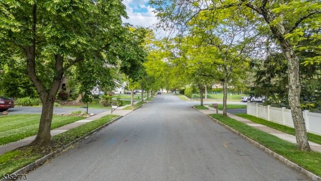 47 Robin Hood Way, Wayne Twp., NJ 07470