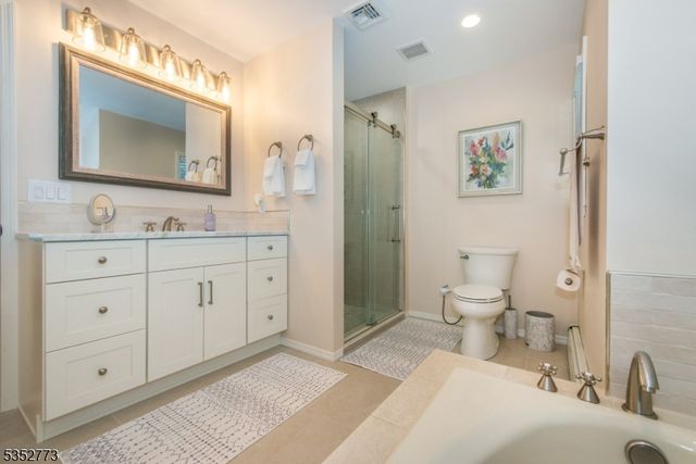 47 Robin Hood Way, Wayne Twp., NJ 07470