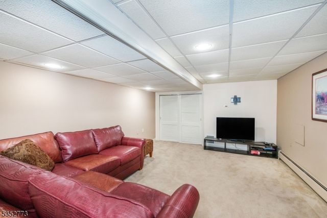 47 Robin Hood Way, Wayne Twp., NJ 07470