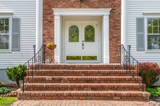 47 Robin Hood Way, Wayne Twp., NJ 07470