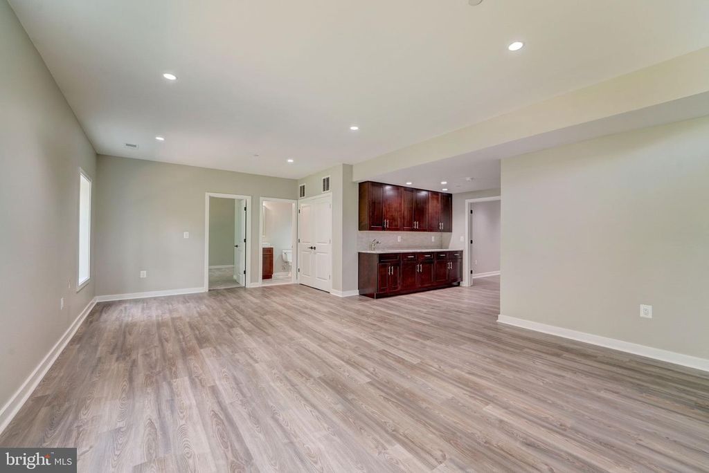 Image 40 of property listing at 7618 CARLA, Pikesville, MD 21208