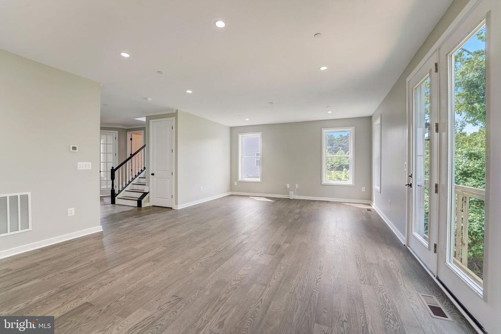 Image 7 of property listing at 7618 CARLA, Pikesville, MD 21208
