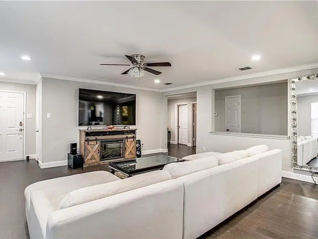 1613 Crown Point Drive, Little Elm, TX 75036