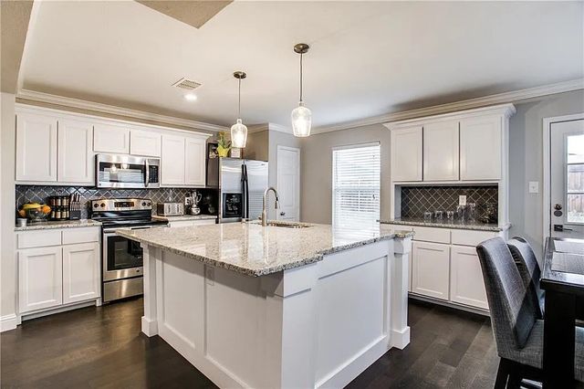 1613 Crown Point Drive, Little Elm, TX 75036