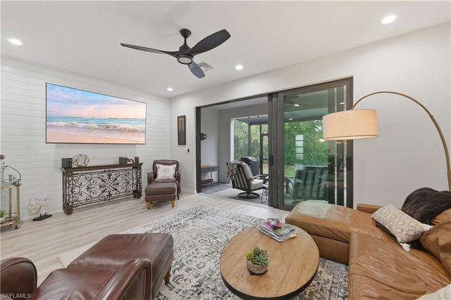 13017 Pembroke DR, Naples, FL 34105