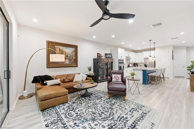13017 Pembroke DR, Naples, FL 34105