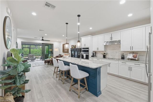 13017 Pembroke DR, Naples, FL 34105
