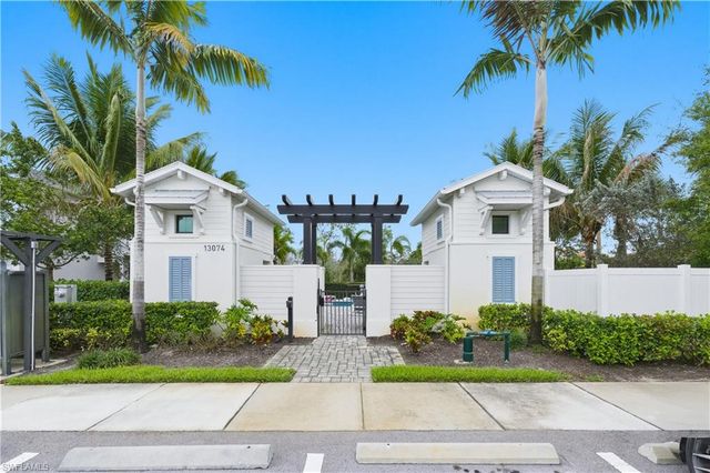 13017 Pembroke DR, Naples, FL 34105