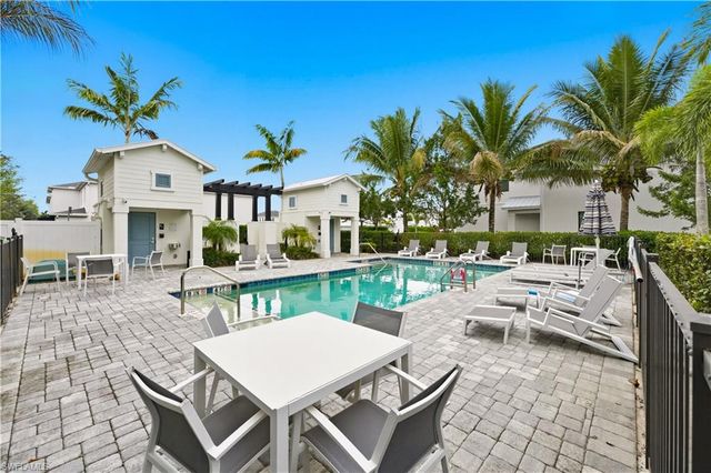 13017 Pembroke DR, Naples, FL 34105
