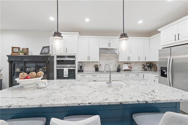 13017 Pembroke DR, Naples, FL 34105