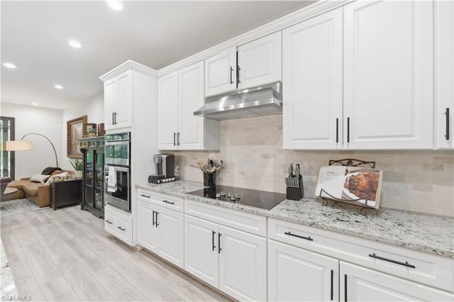 13017 Pembroke DR, Naples, FL 34105