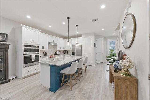 13017 Pembroke DR, Naples, FL 34105