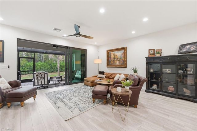 13017 Pembroke DR, Naples, FL 34105