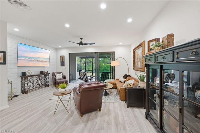 13017 Pembroke DR, Naples, FL 34105