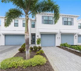 13017 Pembroke DR, Naples, FL 34105
