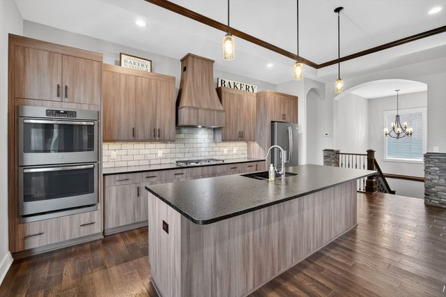 2357 Stonewood Court SW, Altoona, IA 50009