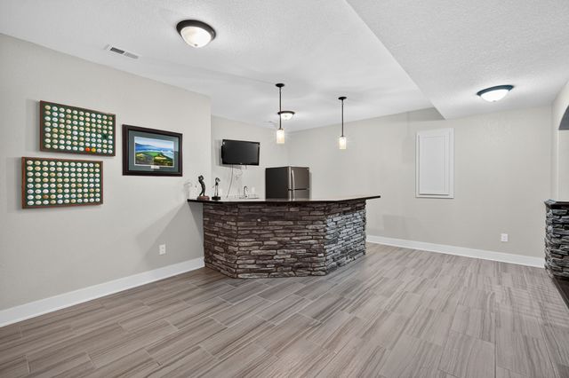 2357 Stonewood Court SW, Altoona, IA 50009