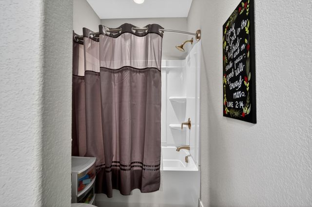 2357 Stonewood Court SW, Altoona, IA 50009