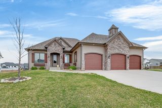 2357 Stonewood Court SW, Altoona, IA 50009