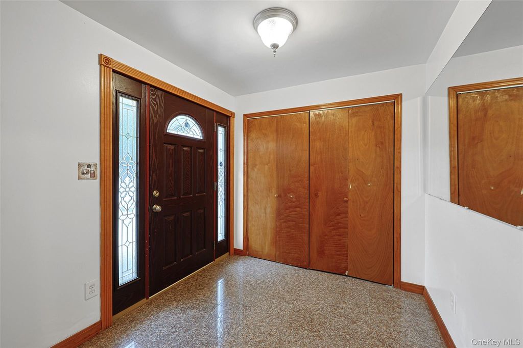 82 Lantern Road, Hicksville, NY 11801 — photo 3