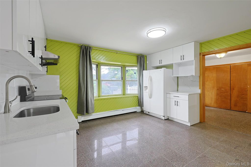 82 Lantern Road, Hicksville, NY 11801 — photo 5