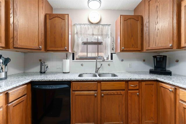 5222 Glenvalley Drive, La Porte, TX 77571