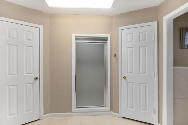 5222 Glenvalley Drive, La Porte, TX 77571